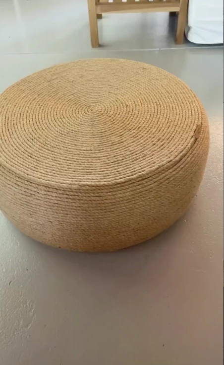 puff de yute de Mica Viciconte