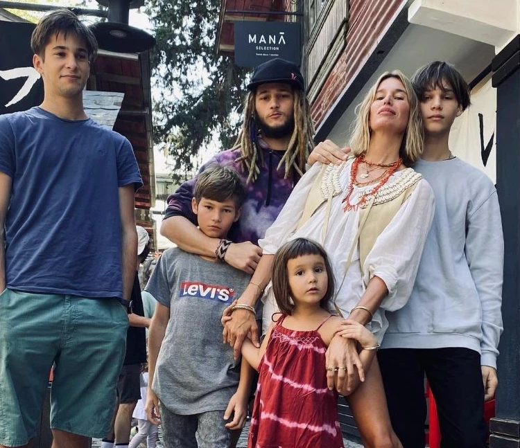 Dolores Barreiro y sus 5 hijos