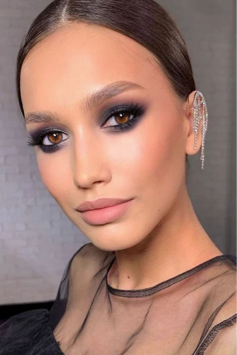 maquillaje para ojos oscuros