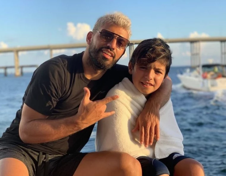 KUN AGUERO Y BENJAMIN