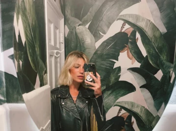 Stef Roitman en el espejo