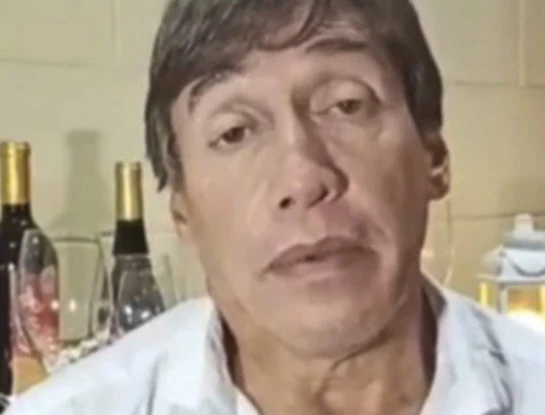 Fabián Gianola vive aterrado desde la explosión de denuncias de acoso contra él: "No puede salir a comprar ni un agua mineral... Está encerrado como en la casa de Gran Hermano"