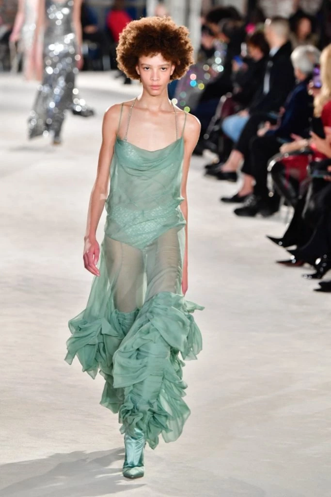 Alejandro Vauthier y sus vestidos delicados perfectos para caminar en la red carpet