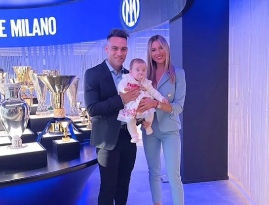 Así es la familia de Lautaro Martínez, el jugador argentino que metió el gol frente a Colombia: está en pareja con Agustina Gandolfo y tiene una hija que cumplió el año el día del partido