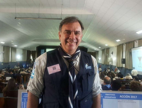 La historia desconocida de Luis Otero: es scout, fanático del tango, de Racing y está trabajando en la construcción de una escuela de oficios en Avellaneda