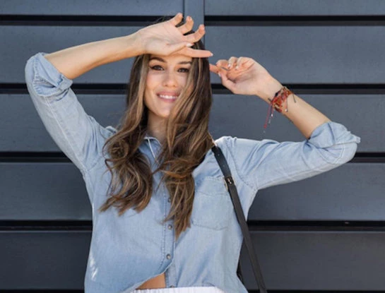 El look office urban con el que Luli Fernández desplegó su sensualidad y estilo