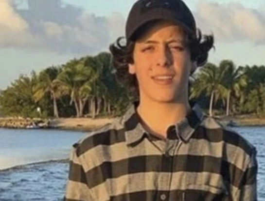 Máximo Menem habló por primera vez de su papá y fue durísimo: "cuando era chico veía a mis primos jugar con sus papás y me preguntaba por qué yo no tenía al mío"