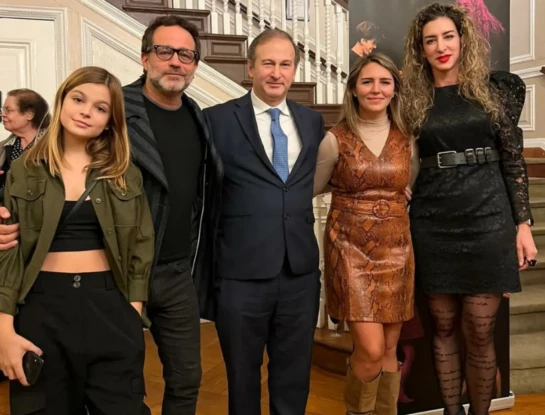 Así fue la primera vez de Muna, la hija de Gastón Pauls y Agustina Cherri en un escenario en Nueva York