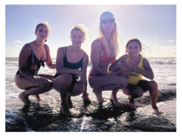 Nicole Neumann junto a sus hijas