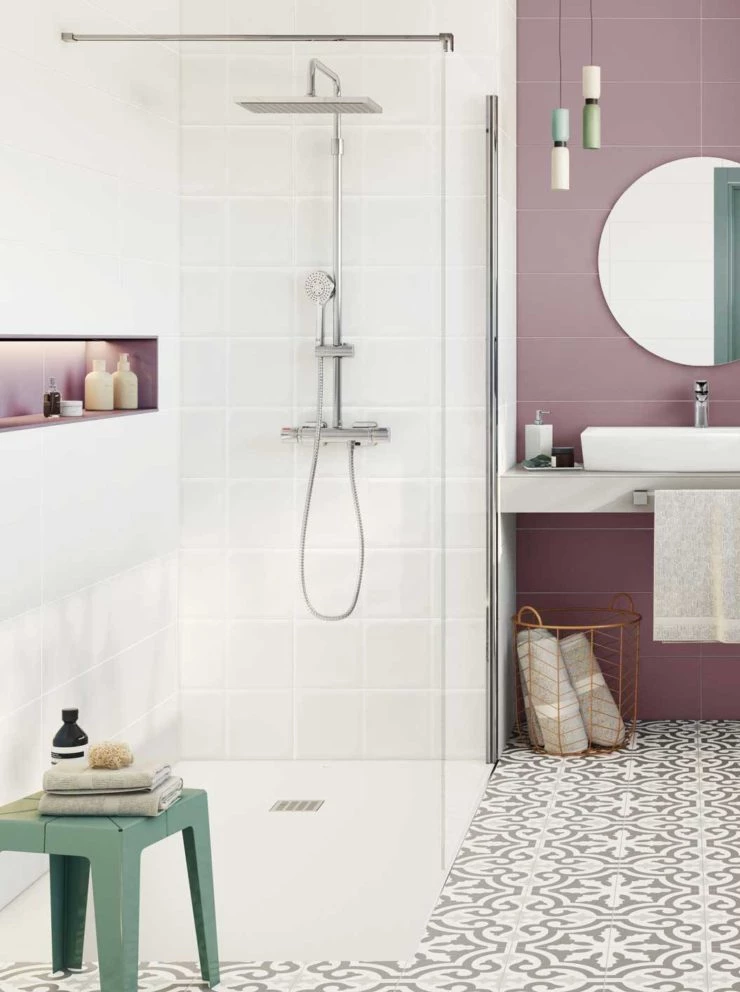 HUM ¿Cómo pintar azulejos y renovar tu baño?  ¿Listo para renovar tu baño?  😲 En este Hágalo Usted Mismo aprende a pintar los azulejos para lograr un  aspecto como nuevo 👌