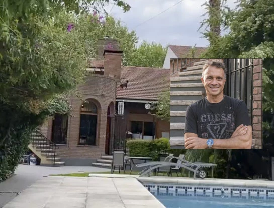 Así es la casa de Sergio Lapegüe en Banfield: estilo chalet con ladrillo visto, tiene pileta y un gran parque con solarium