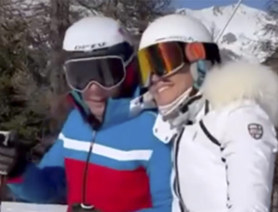 Valeria Mazza eligió un total look white para sus vacaciones en la nieve