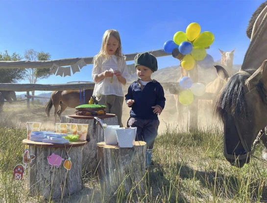 Así fue el cumpleaños campestre de Viggo, el hijo de Zaira Nara: festejó dos años entre caballos y look gauchesco con boina