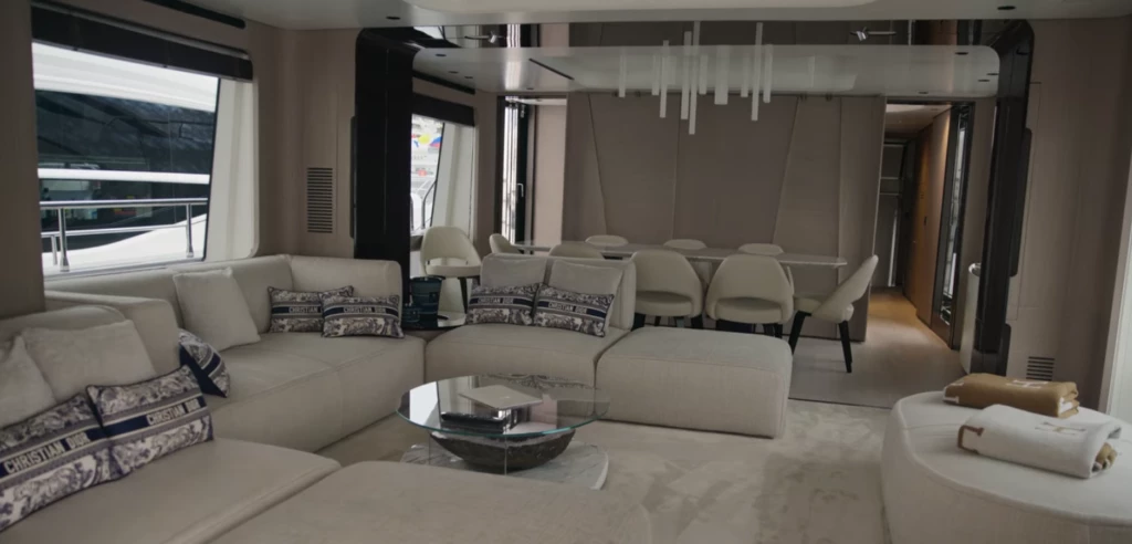 Living del yate de Georgina Rodriguez y Cristiano Ronaldo