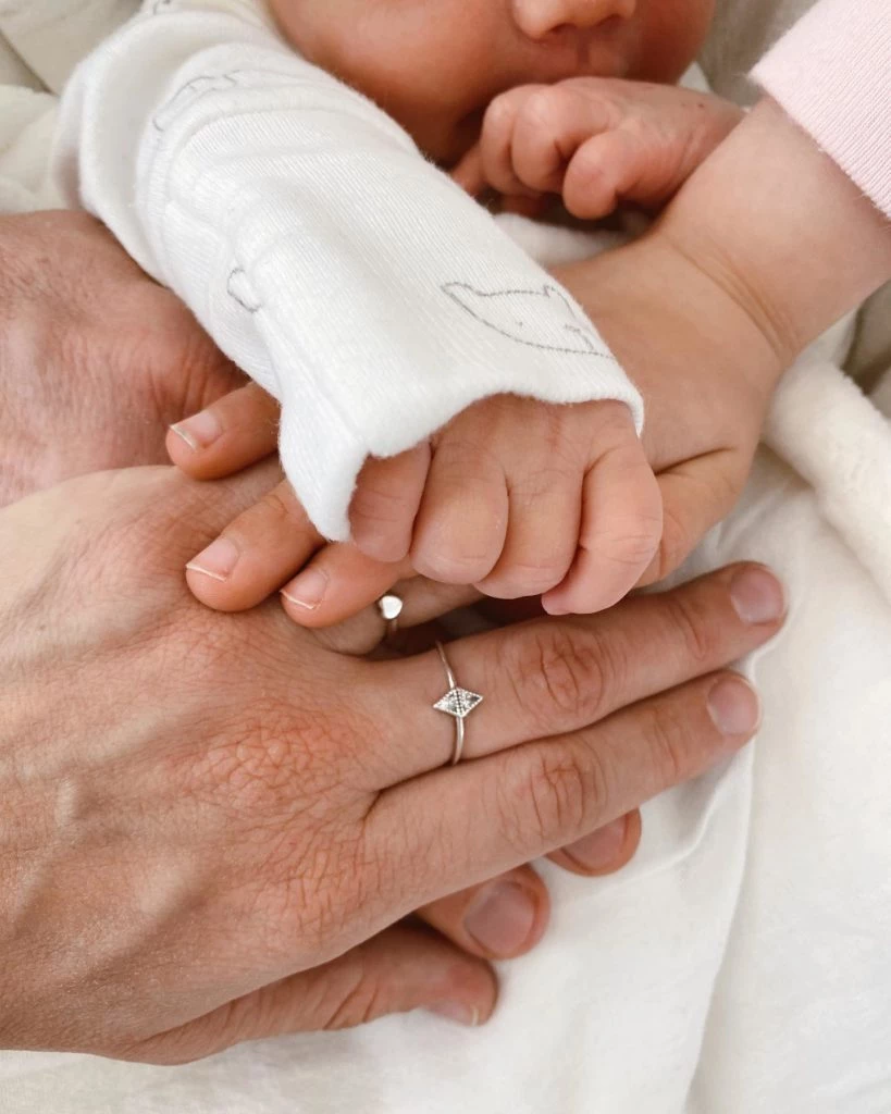 Las manos de Leon, Helena y Andy Kusnetzoff. FOTO IG