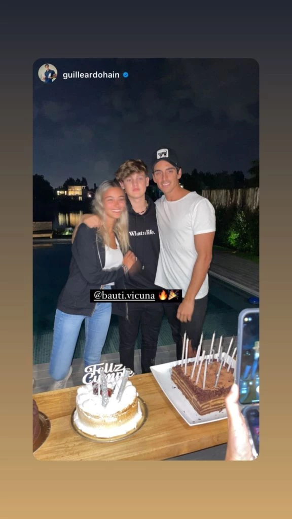 Bautista Vicuña junto a su tio Guillermo y su novia Malena FOTO IG