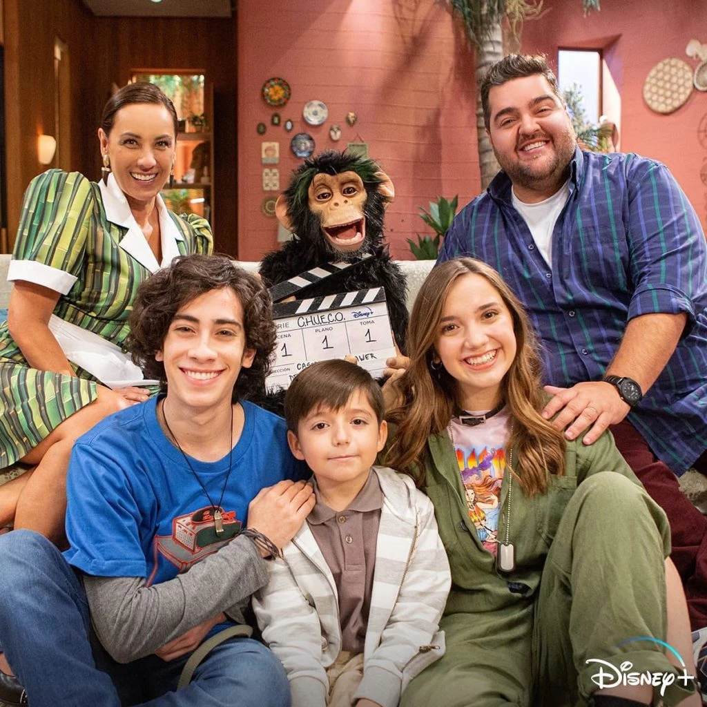 Dario Barassi y el elenco de Chueco. FOTO IG