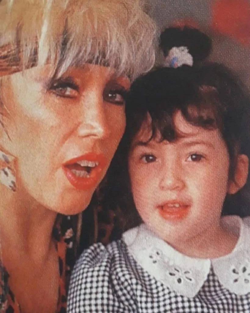 Moría y Sofia de pequeña