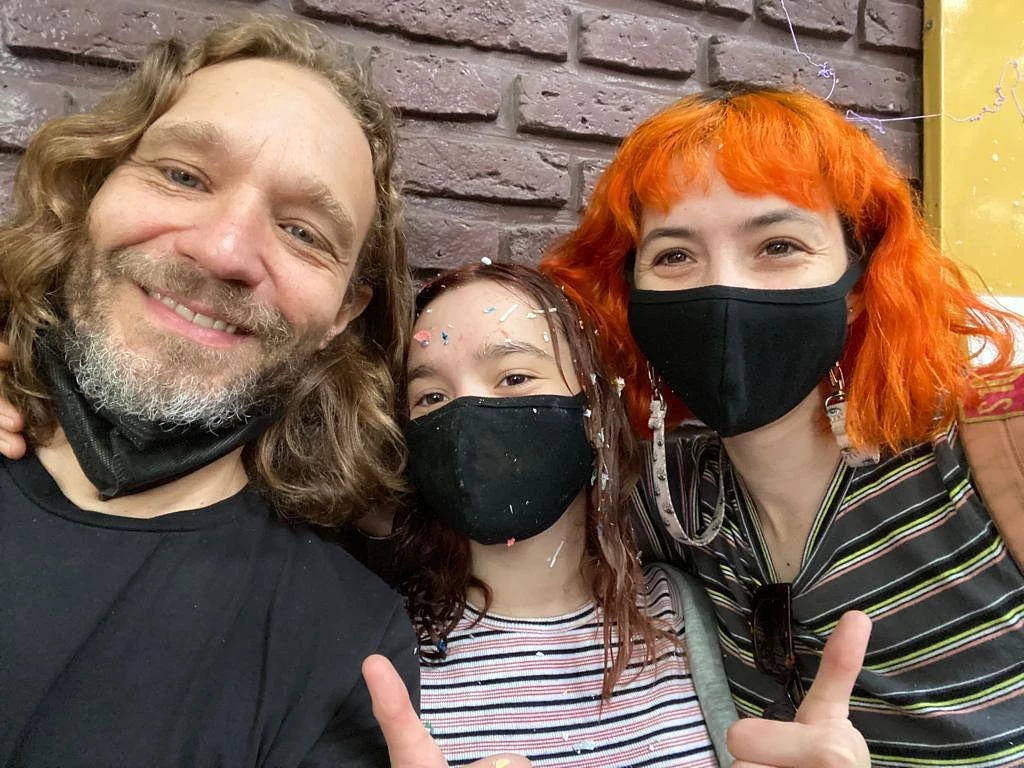Sofia, Helena y su padre Diego. FOTO IG