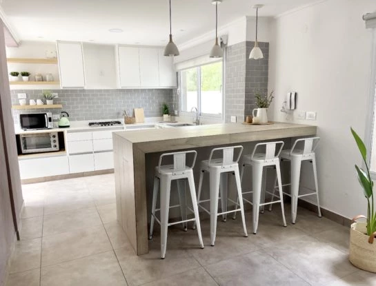 ¡Parece otra! Sorprendete con la moderna y canchera transformación de una cocina