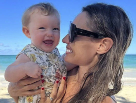 Pampita mostró qué prenda de vestir de Blanquita heredó su beba Ana