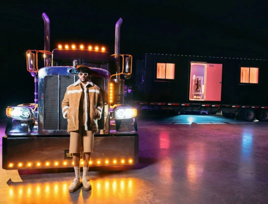 El famoso camión de Bad Bunny se puede alquilar por Airbnb ¡y está repleto de detalles deco!