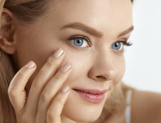 Bolsas y ojeras: por qué se forman y el secreto definitivo para rejuvenecer la zona