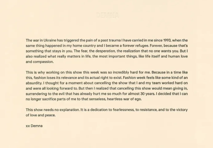 La carta que escribió Demna Gvasalia desfile Balenciaga