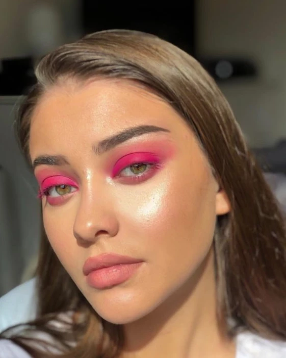 sombras en tonos vibrantes