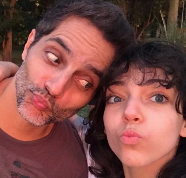 PAOLA KRUM Y JOAQUIN FURRIEL CON HIJA