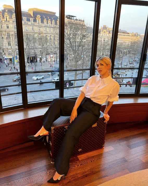 Wanda Nara look working girl