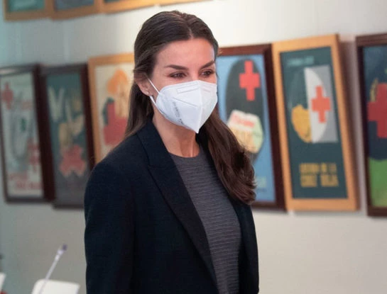 ¡Pura inspiración! Letizia Ortiz nos muestra una manera muy canchera de combinar el traje