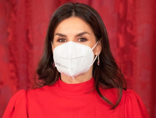 Letizia Ortiz vuelve a elegir su color favorito en un conjunto que perteneció a la Reina Sofía