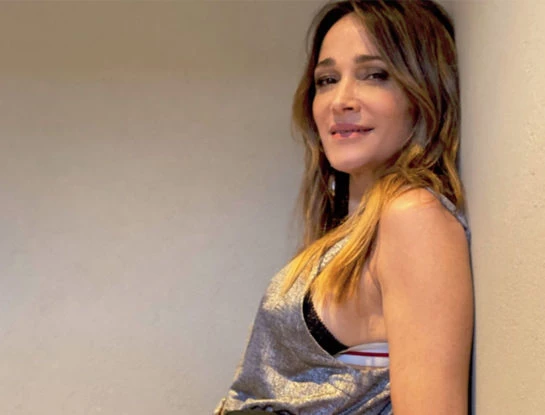 Vero Lozano volvió a la tele con un espectacular look en rojo