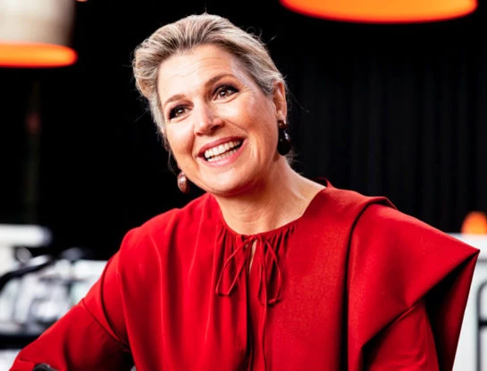 Máxima, la reina del monocolor, volvió a sorpender con un total look rojo