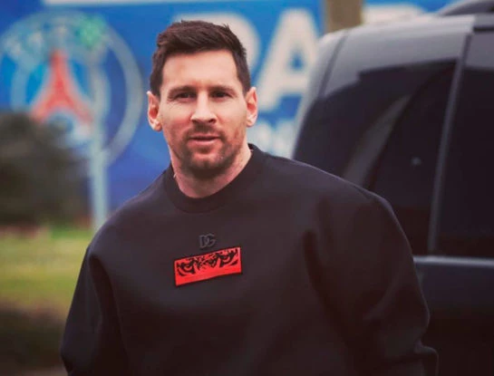 Cuánto cuesta el buzo que usó Leo Messi cuando llegó a Argentina