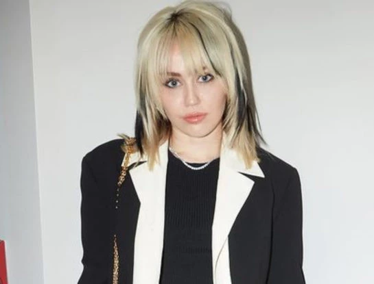 Miley Cyrus vivió el peor de los miedos en pleno vuelo rumbo a Paraguay