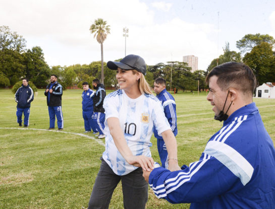 Fabiola Yañez recibió a Los Halcones, la Selección Argentina de Futsal Síndrome de Down