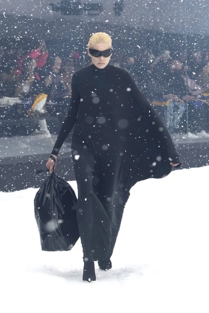 Desfile Balenciaga en la Semana de la Moda de París