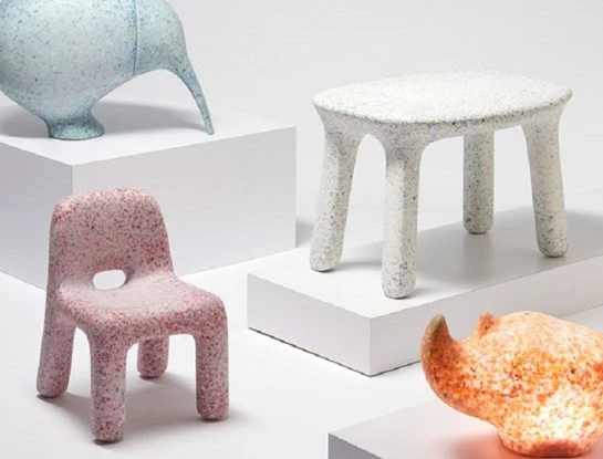Así son los muebles y objetos deco para niños fabricados con plástico reciclado de antiguos juguetes