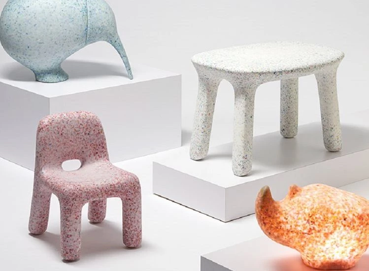 Cinco sillas de plástico reciclado de firmas de diseño