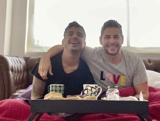 Así es el coqueto departamento de Rodrigo Lussich, donde convive con su pareja, Juan Pablo Kildoff: es muy luminoso y multifuncional