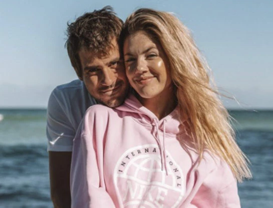 El lujoso departamento de Stephanie Demner y Guido Pella: es de estilo moderno, tiene vista al río y un amplio balcón terraza