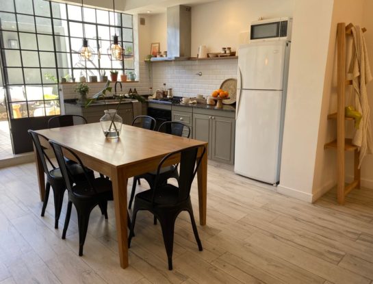 Video deco: la decoración de una pequeña casa con gran encanto retro