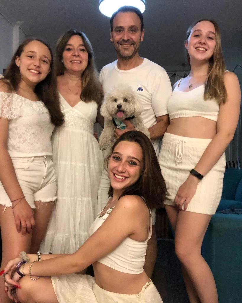 Adrián Pallares junto a su familia FOTO IG
