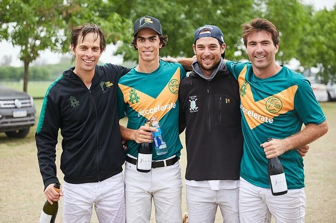 Zavaleta y sus compañeros de equipo