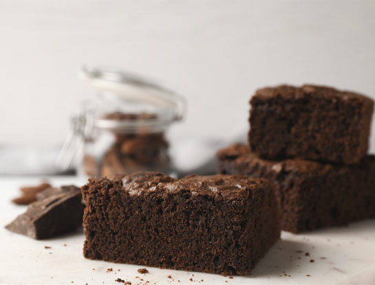 Brownies (sin azúcar ni harina) para la merienda de una tarde lluviosa, de Romina Pereiro