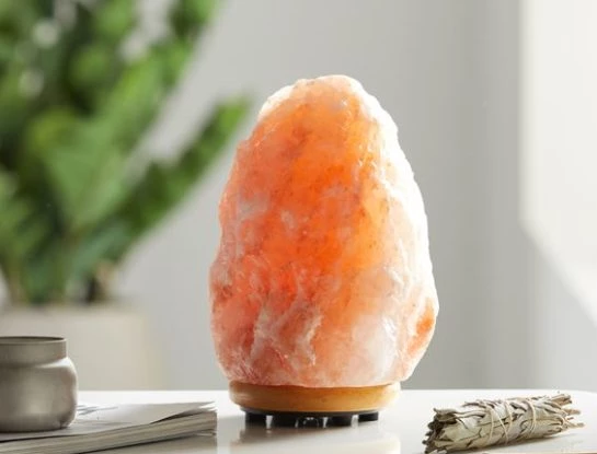 Lámpara de sal del Himalaya: todos los beneficios del objeto deco que el Feng Shui recomienda tener en casa