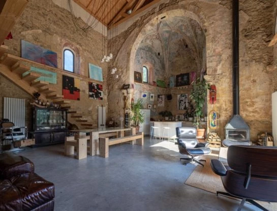 ¡Increíble! Así se transformó una iglesia en ruinas en un PH con mucha personalidad