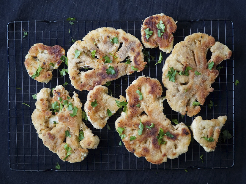 Chips de coliflor con cúrcuma